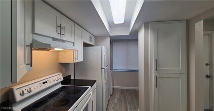 Building Photo - 930 SW 47th Terrace