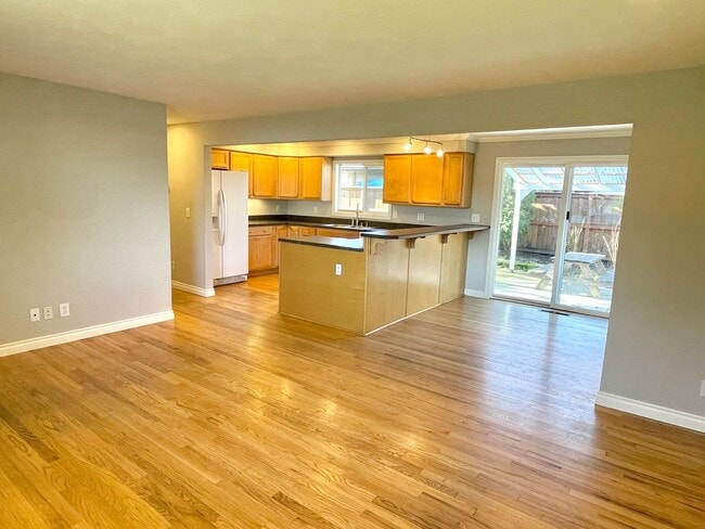 Foto del edificio - Brentwood-Darlington, 3 bed, 1 bath ranch with large, fenced yard