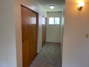 Building Photo - 710 W 3rd St