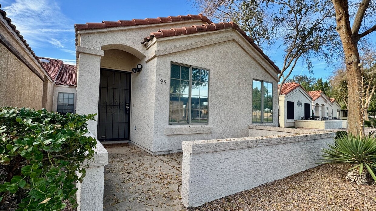 Beautifully Updated 3 Bedroom, 2 Bathroom Single-Level Home in Chandler (85225)! - Beautifully Updated 3 Bedroom, 2 Bathroom Single-Level Home in Chandler (85225)!