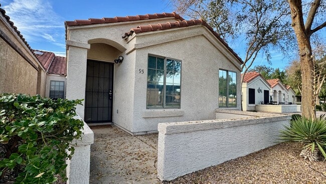 Beautifully Updated 3 Bedroom, 2 Bathroom Single-Level Home in Chandler (85225)! - Beautifully Updated 3 Bedroom, 2 Bathroom Single-Level Home in Chandler (85225)!