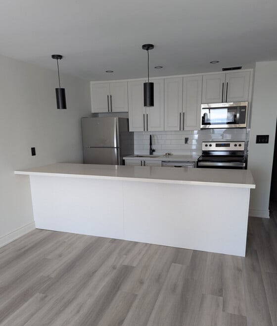 Building Photo - The Mariner