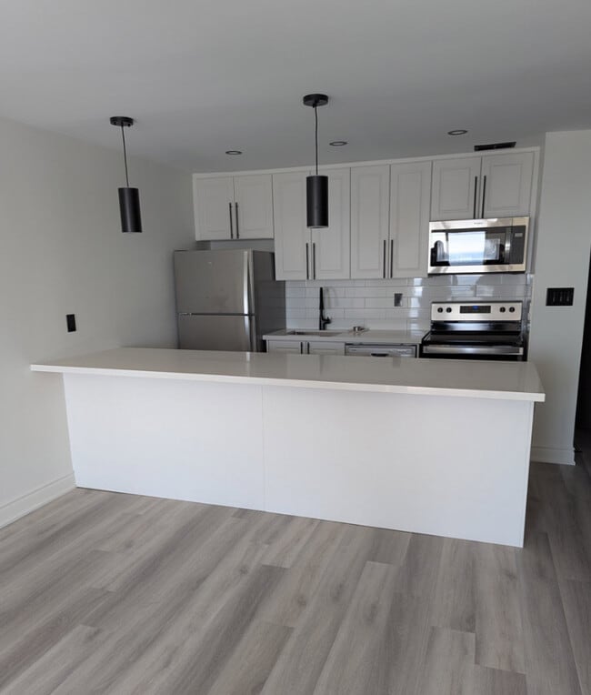 Building Photo - The Mariner