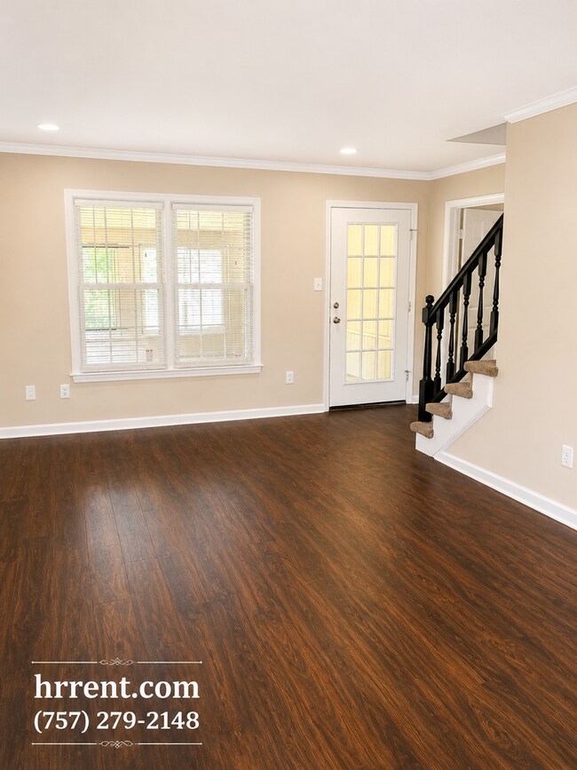 Foto del edificio - Amazing 3 Bedroom 2 Bathroom  Two-Story Single Family townhome located in the Nottingham-Westmore...