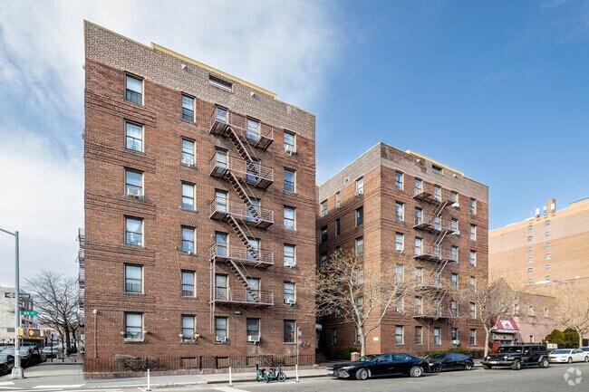 Foto del edificio - 8825 Merrick Blvd