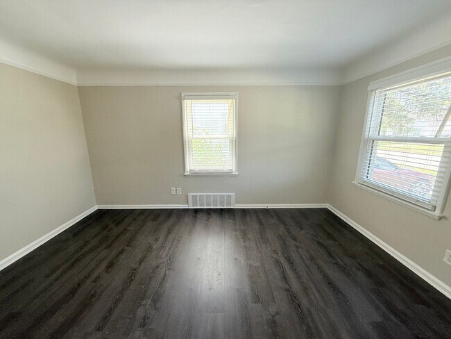 Foto del edificio - This beautifully updated 3-bedroom, 1-bath single-family home is ready for move-in!