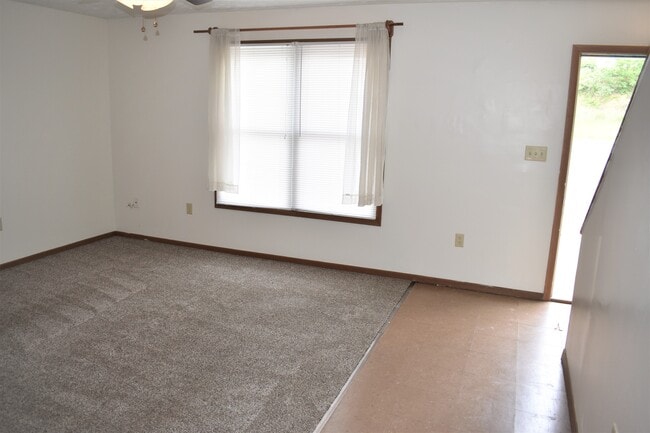 Building Photo - 580 Stewart St