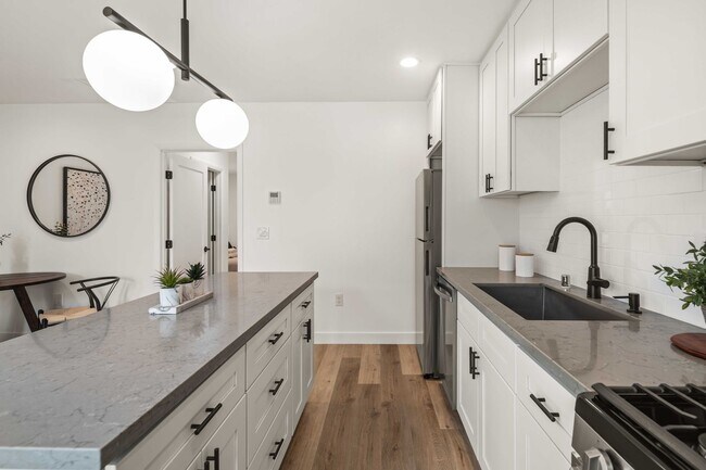 Foto del edificio - Gorgeous 1 Bedroom Home in Faircrest Heights!