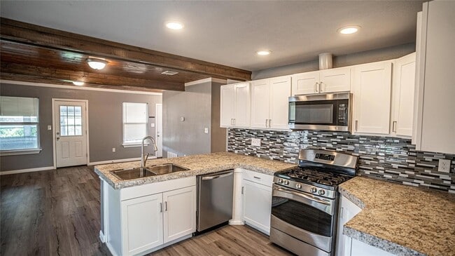 Building Photo - 106 W Hoopes Ave