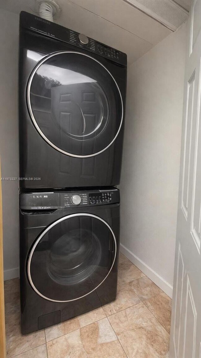 Foto del edificio - 6305 Hayes St