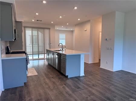Foto del edificio - 8141 Garden Park St