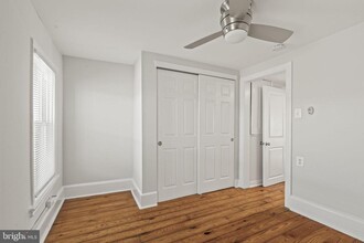 Building Photo - 910 S Darien St