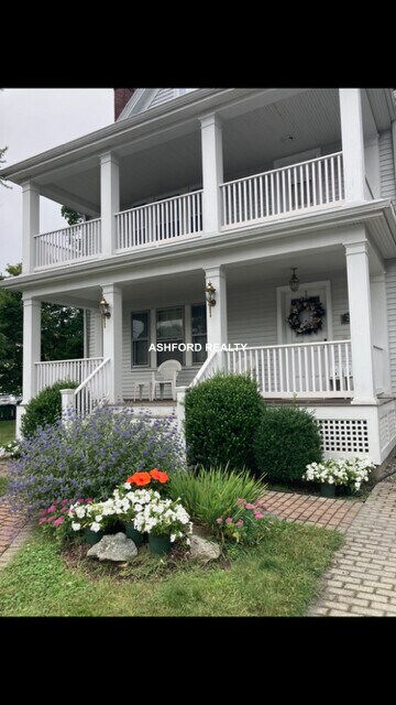 Building Photo - 260 Waverley Ave