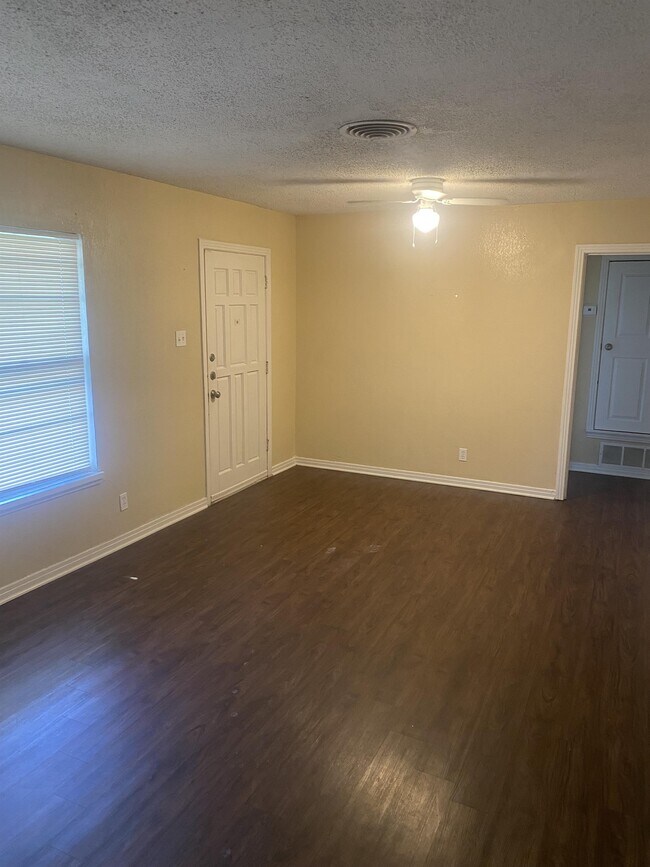 Building Photo - 2316 Sunny Ln
