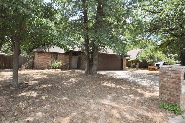 Foto del edificio - 3-2-2 Brick Home in Chimney Rock!