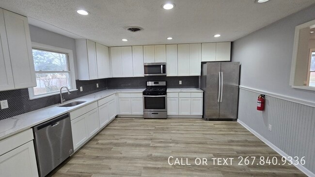 Foto del edificio - 929 Jacksonville Rd