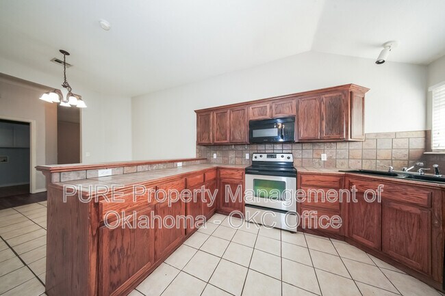 Building Photo - 7921 Azurewood Dr