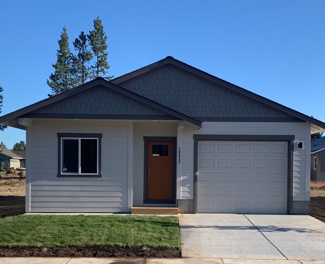 New Home in Cute Neighborhood House Rental in La Pine, OR