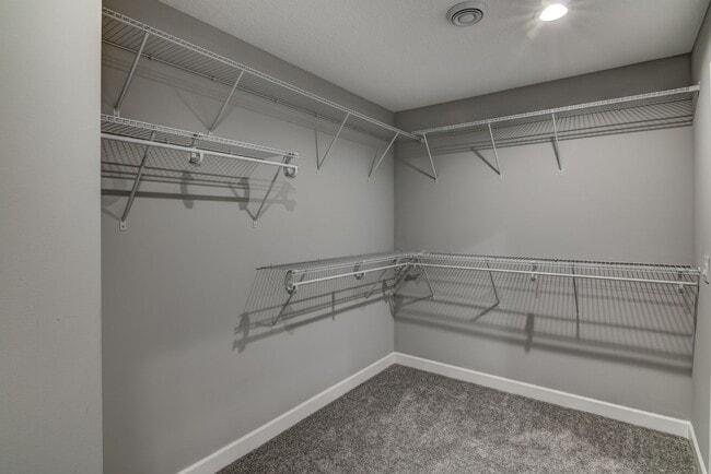 Foto del edificio - Convenient Location! 3 Bedroom Town Home