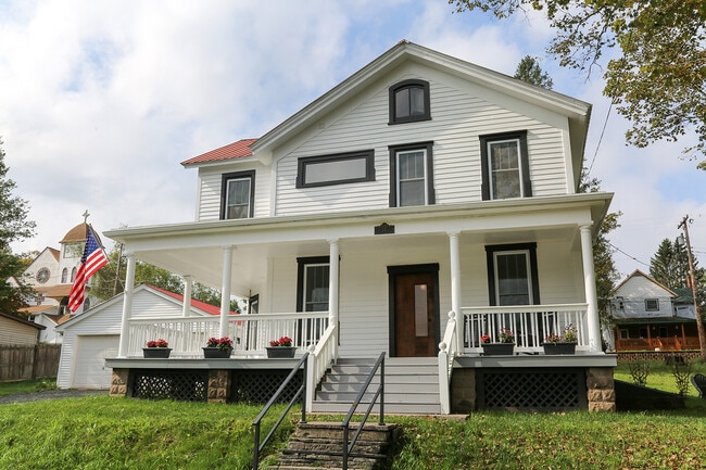 Building Photo - 22 Dubois St