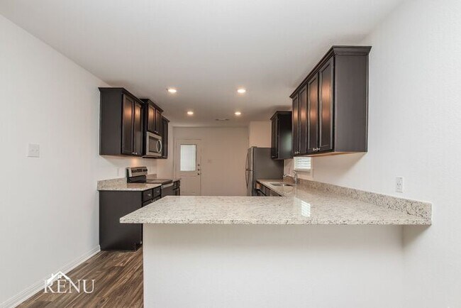 Foto del edificio - Now Available! First Month Free!