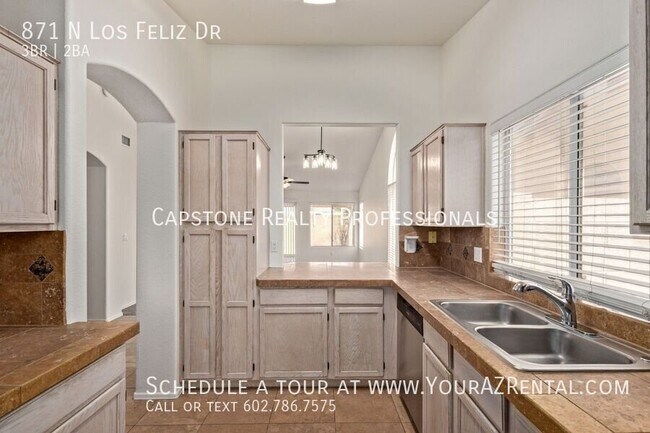 Foto del edificio - 871 N Los Feliz Dr
