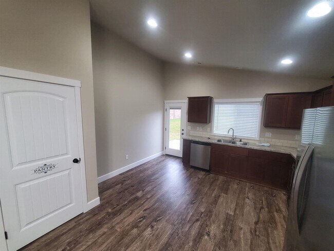 Foto del edificio - FOR RENT SAGECREST