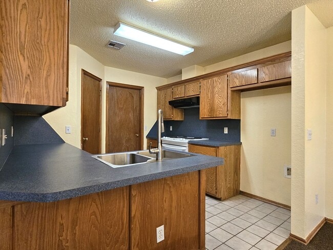 Building Photo - 205 N Eastgate Dr