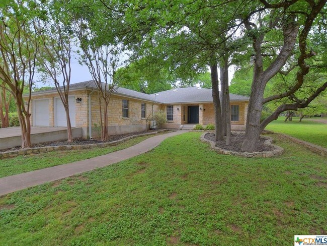 Building Photo - 11 Brookhollow Dr
