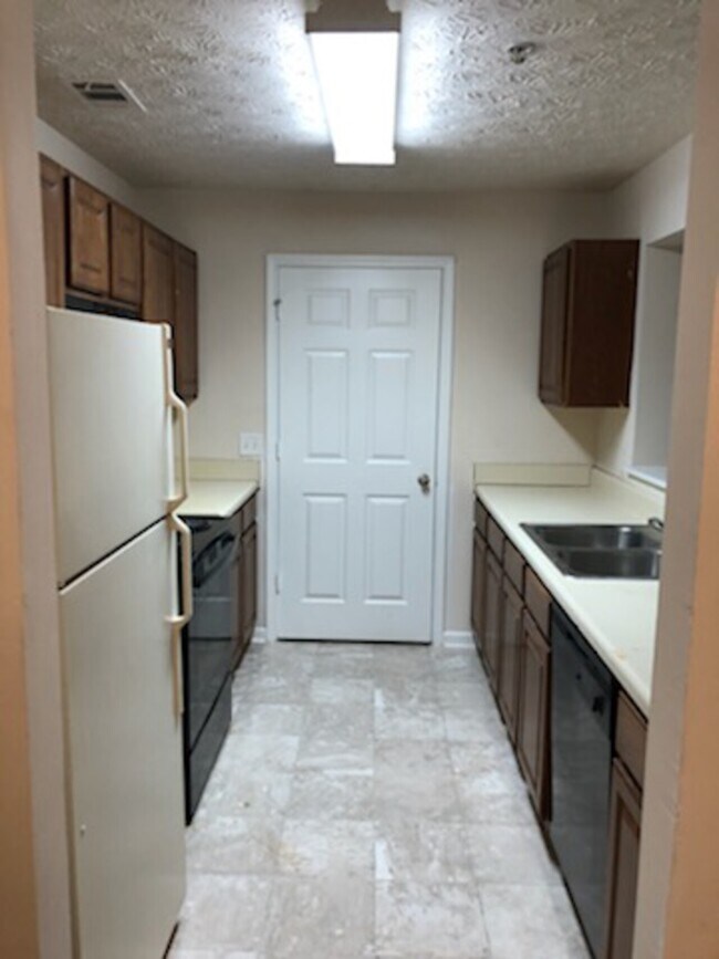 Building Photo - 16102 Waldrop Cove