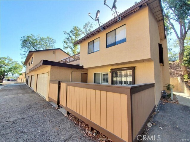 Primary Photo - 21705 Laurelrim Dr