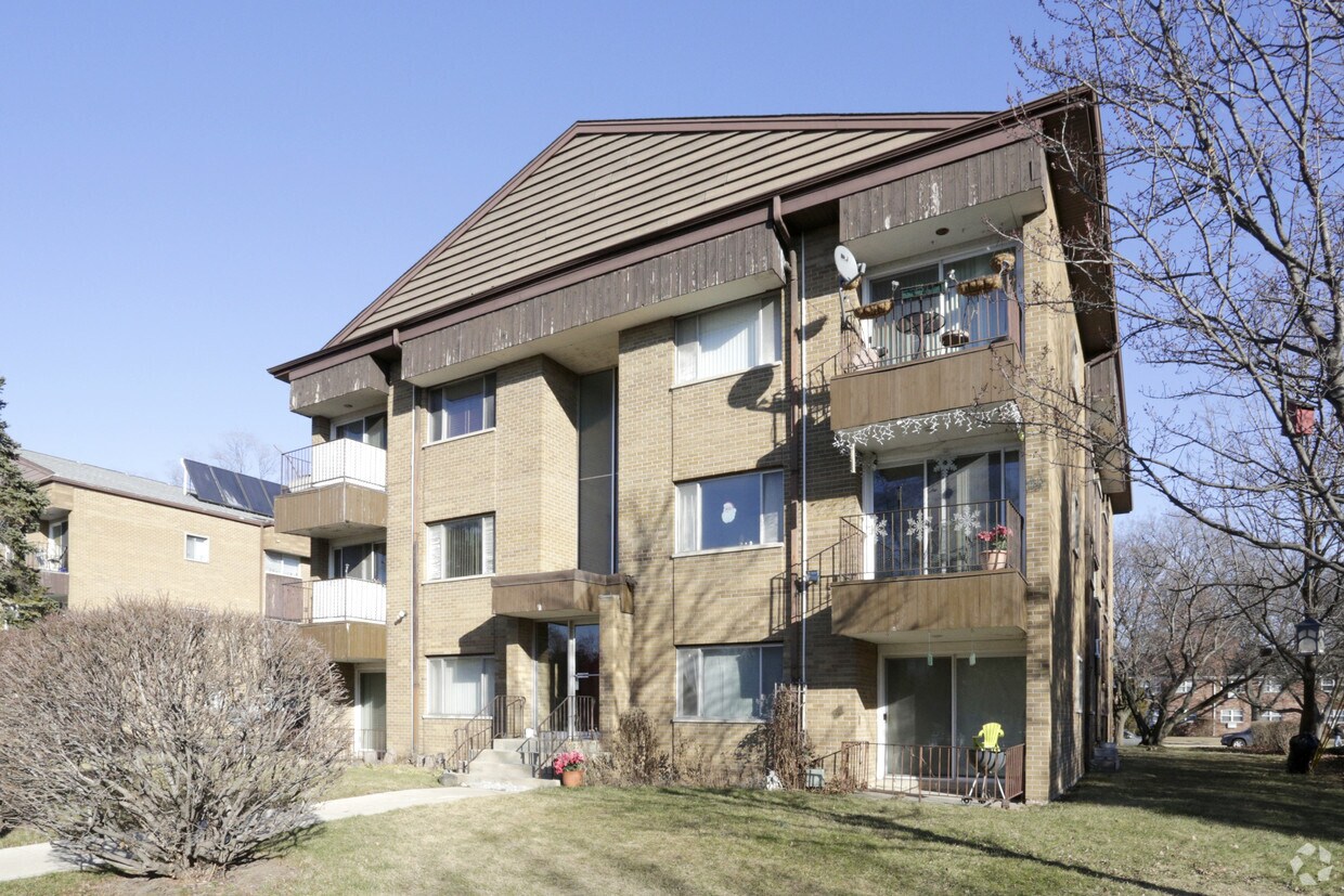 20 Briar St, Glen Ellyn, IL 60137 Apartments in Glen Ellyn, IL