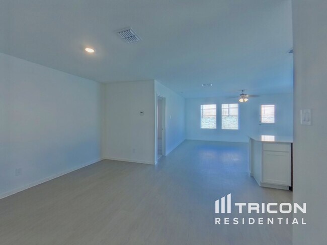 Foto del edificio - 10700 Dusty Rnch Rd