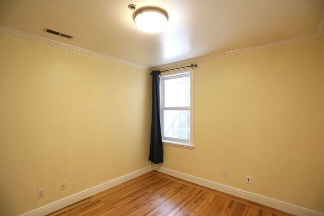 Building Photo - OPEN HOUSE:Tuesday(4/9)6:25pm-6:40pm 2BR/1...