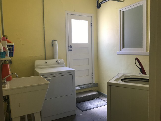Interior Photo - 116 Court St