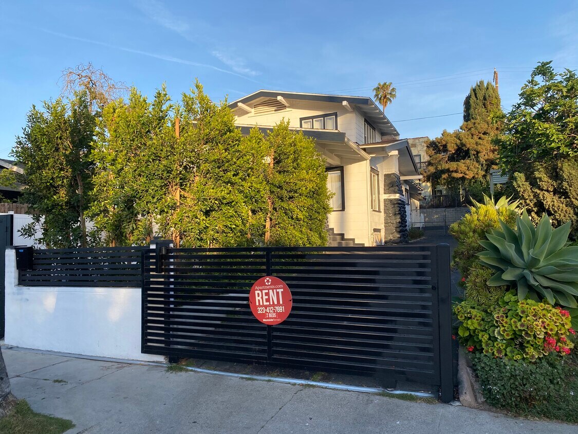 Primary Photo - 212 N Vendome St