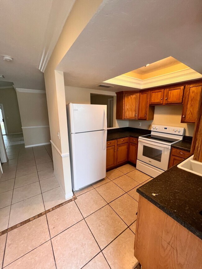 Foto del edificio - Adorable 2/2 with garage - Fenced back yar...