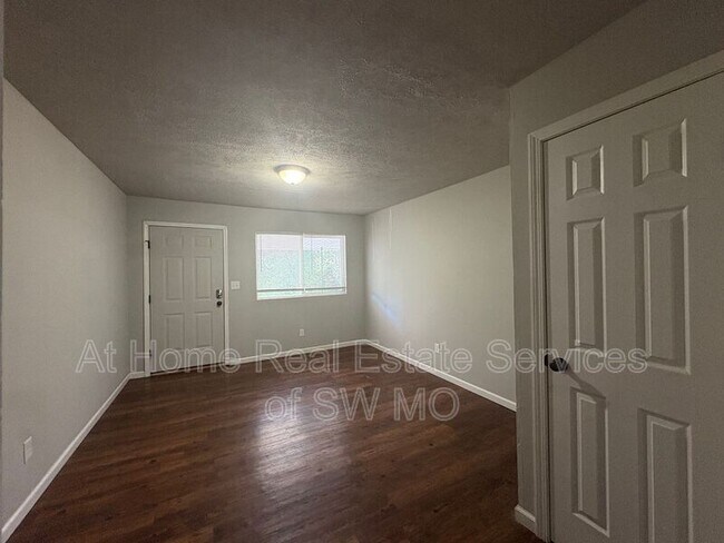 Foto del edificio - 1400 S Campbell Ave