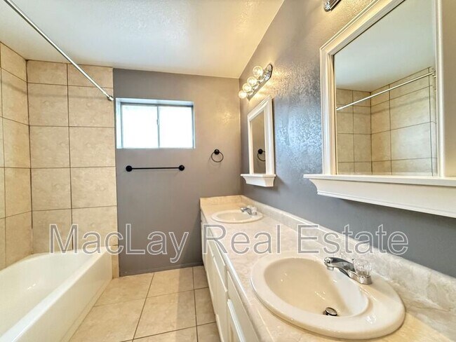 Foto del edificio - 2535 E Maryland Dr