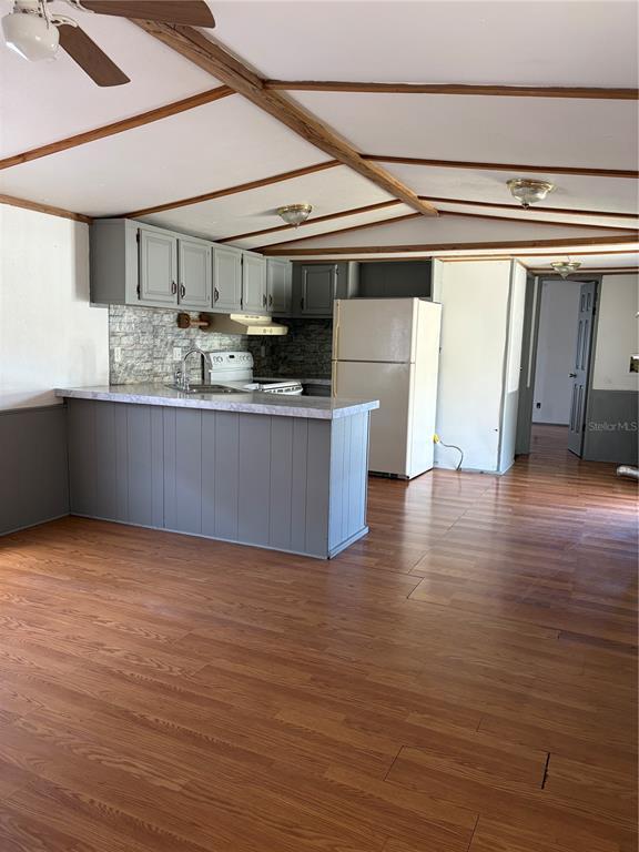 Foto del edificio - 16819 Bay Ave