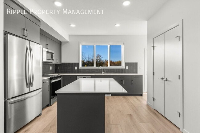 Building Photo - AMAZING BRAND NEW NEVER LIVED IN 3 BEDS/ 2.5 BATHS UPPER UNIT
