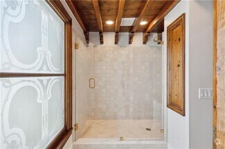 Building Photo - 2801 Pebble Dr