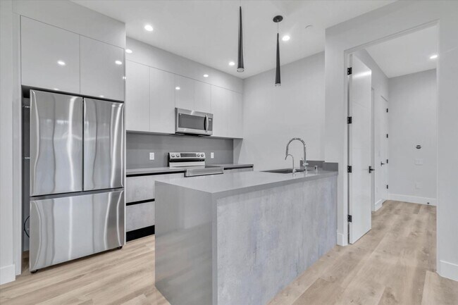 Building Photo - 1316 Flower Ct