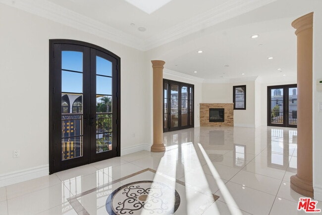 Foto del edificio - 462 S Maple Dr