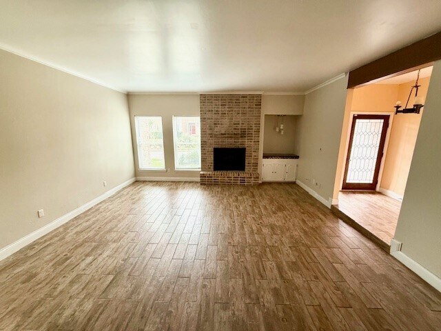 Building Photo - 1609 Saxony Ln