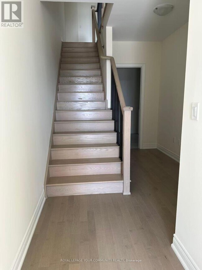 Building Photo - 161 Berczy Grn Dr
