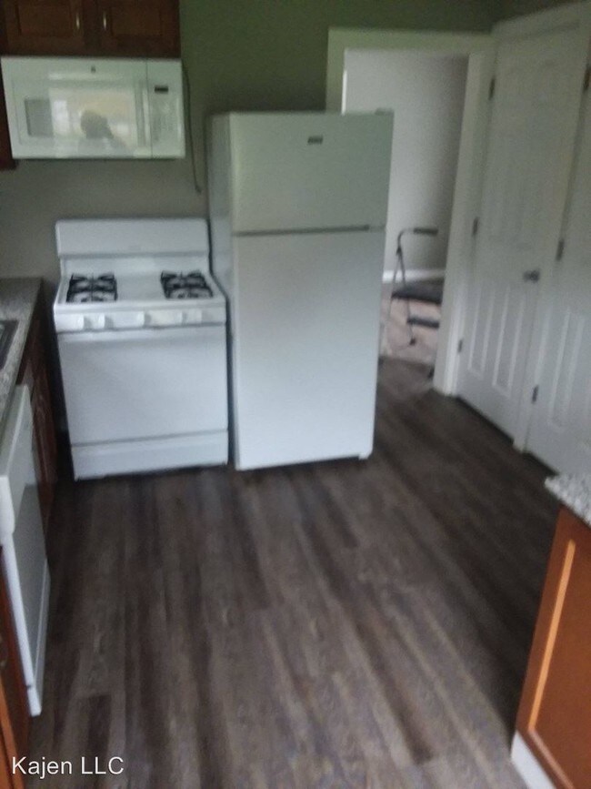 Building Photo - 2 br, 1 bath House - 811 Conklin Rd