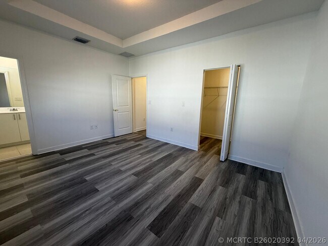 Building Photo - 2885 SE 25th Ave