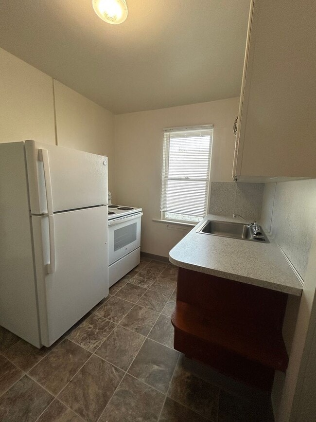 Building Photo - (844) NW 15th St. - 1 bedroom / 1 Bathroom - ALL UTILITIES PAID!
