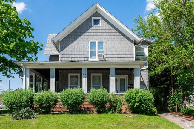 Building Photo - 438 Villa St